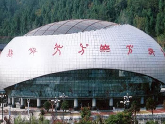 阿克苏体育中心球形网架加工安装